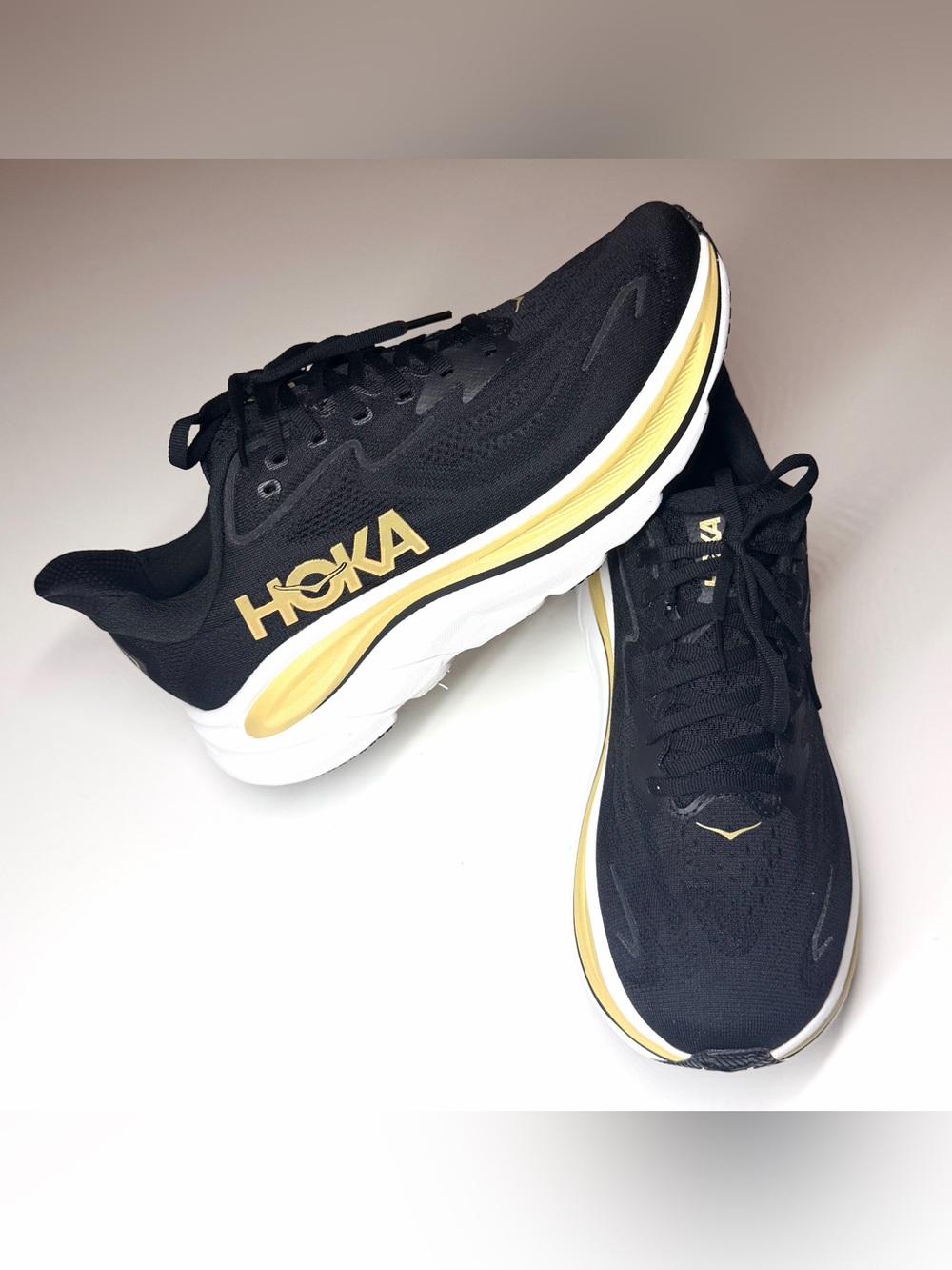 Hoka Men’s Clifton 10 "Black/Gold" Athletic Running Shoes Size- 9.5 D - Picture 3 of 10